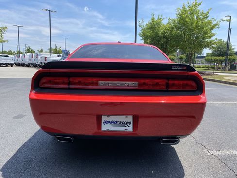 Used 2009 Dodge Challenger SRT8 w/ SRT Option Group II RWD image 8