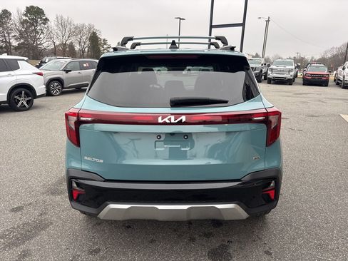 Used 2024 Kia Seltos SX w/ SX Sunroof Package image 7