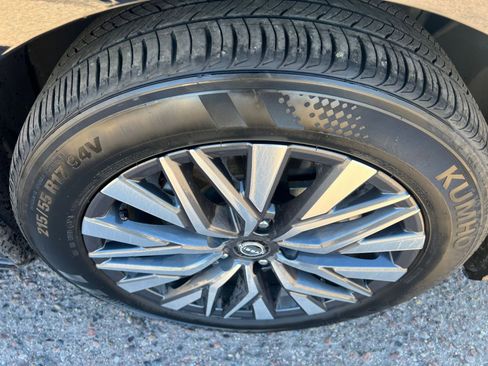 Used 2025 Nissan Altima 2.5 SV image 30