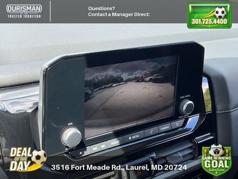 Used 2025 Nissan Pathfinder SV AWD/4WD image 13
