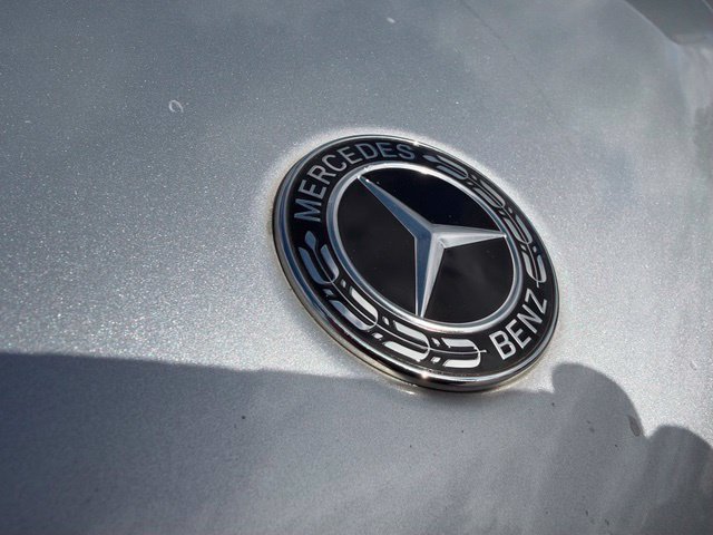 Used 2018 Mercedes-Benz GLC 300 4MATIC image 3