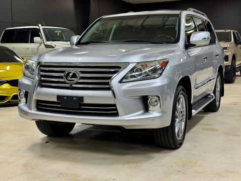 Used 2013 Lexus LX 570 4WD image 2