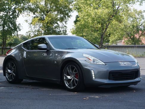 Used 2014 Nissan 370Z Touring w/ Sport Package RWD image 3