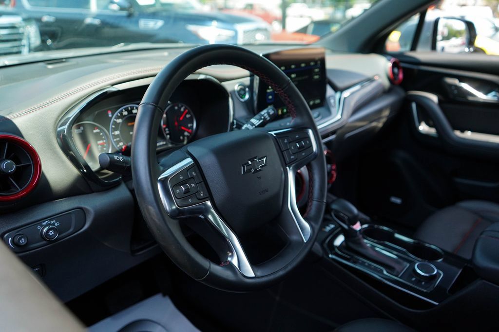 Used 2025 Chevrolet Blazer RS FWD image 5