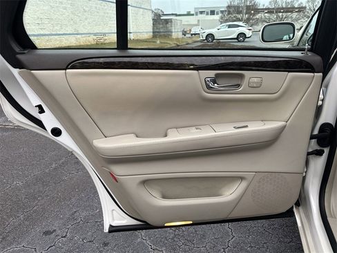 Used 2011 Cadillac DTS Luxury image 21