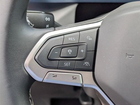 Used 2024 Volkswagen Taos SE w/ Panoramic Sunroof Package FWD image 22