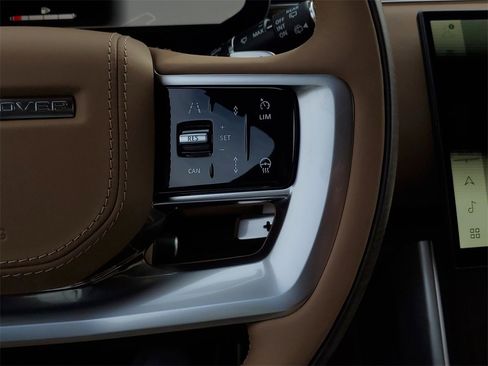 New 2025 Land Rover Range Rover SE image 18