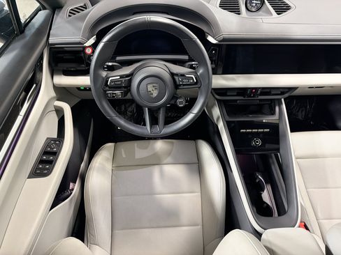 Certified 2025 Porsche Macan Turbo Electric AWD/4WD image 18