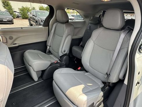 Used 2024 Toyota Sienna Limited AWD/4WD image 18