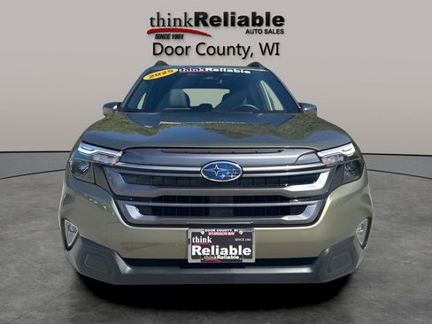 Used 2025 Subaru Forester Premium AWD/4WD image 9