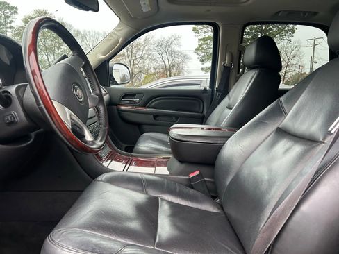Used 2011 Cadillac Escalade AWD w/ Touring Package image 18