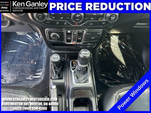 Used 2019 Jeep Wrangler Unlimited Sahara AWD/4WD image 16