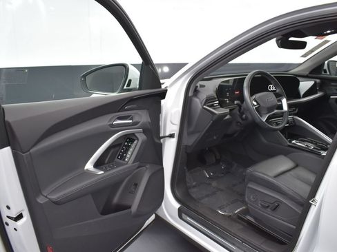 Used 2025 Audi Q5 Premium Plus w/ Premium Plus AWD/4WD image 5