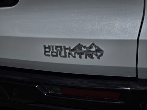 Used 2026 Chevrolet Traverse High Country FWD image 7