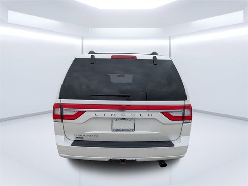 Used 2015 Lincoln Navigator L 4WD image 4
