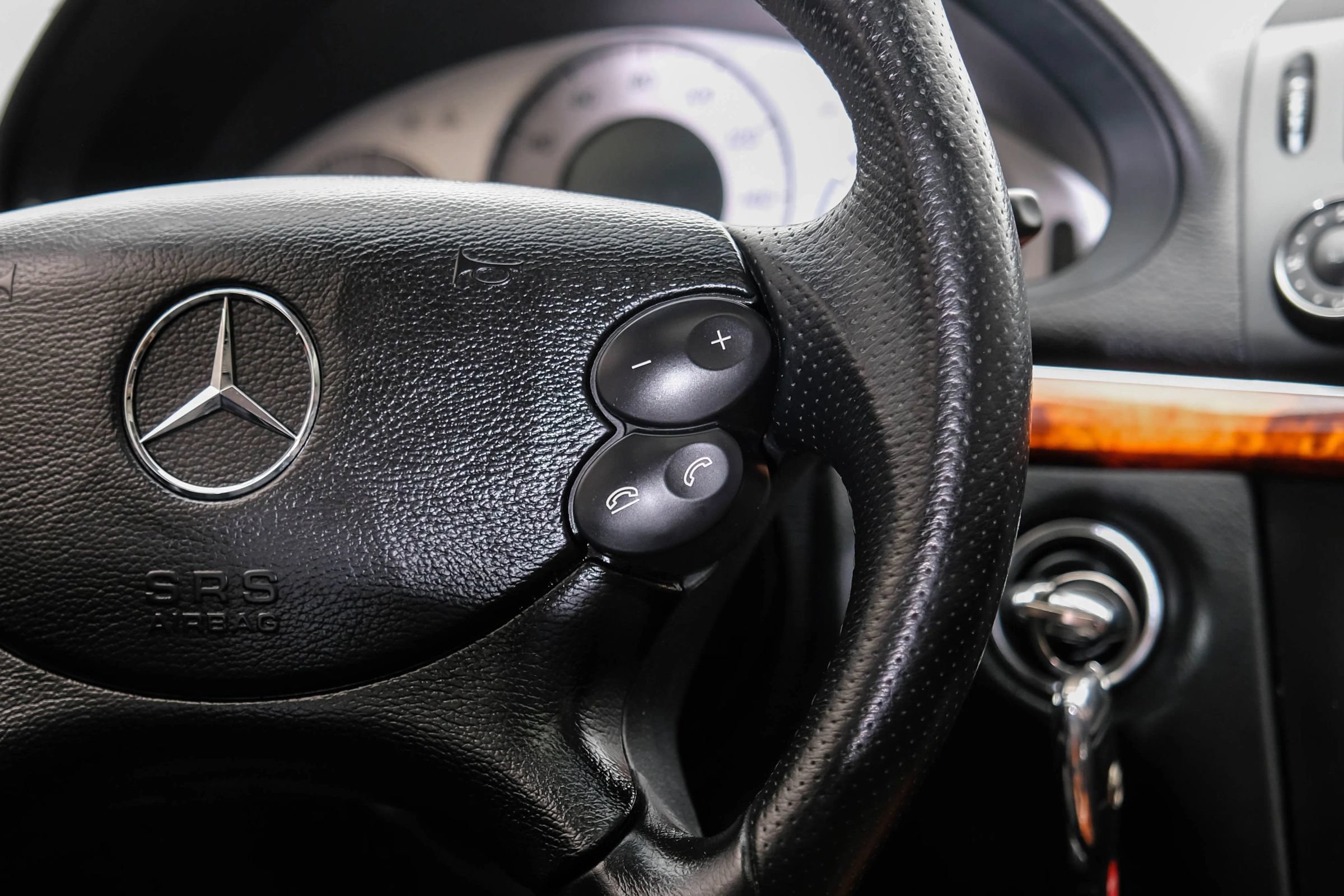 Used 2009 Mercedes-Benz E 550 Sedan image 19