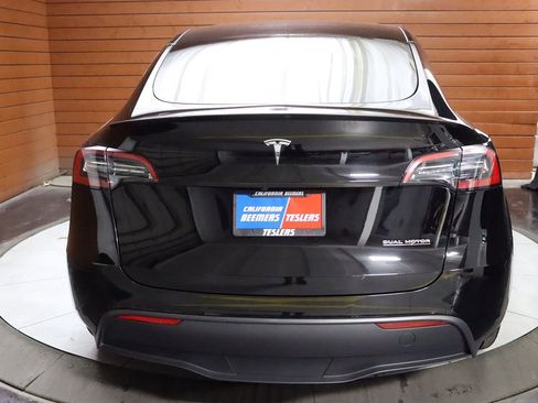Used 2023 Tesla Model Y Performance image 2