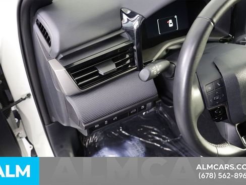 Used 2025 Toyota Camry SE image 32