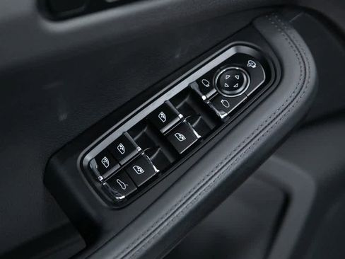 Certified 2022 Porsche Macan image 18