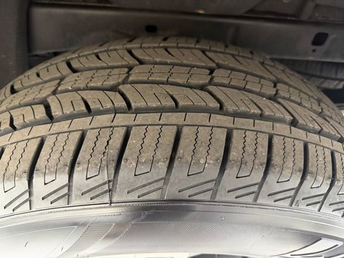 Used 2023 GMC Canyon AT4 w/ AT4 Premium Package AWD/4WD image 10