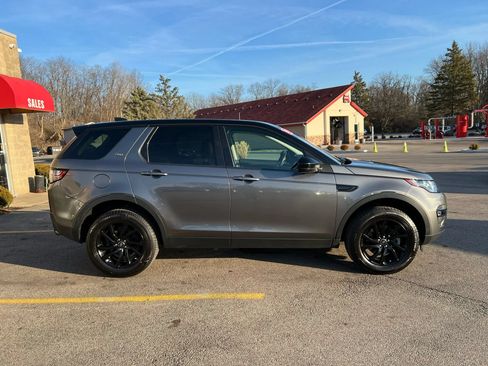 Used 2019 Land Rover Discovery Sport SE AWD/4WD image 4