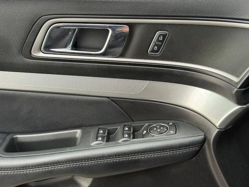 Used 2017 Ford Explorer XLT w/ Equipment Group 202A image 23