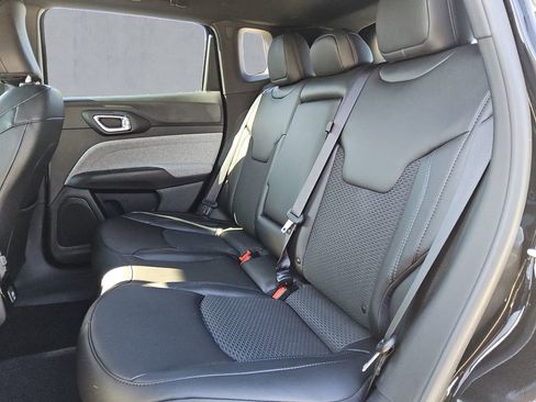 Used 2025 Jeep Compass Latitude image 13