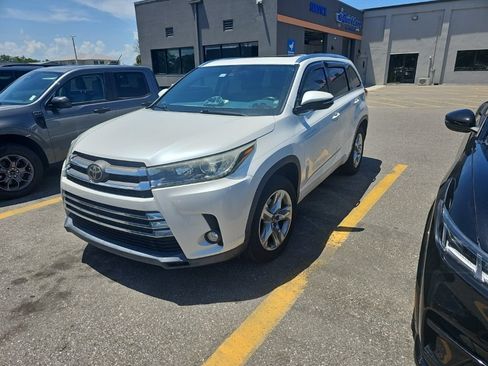 Used 2018 Toyota Highlander Limited FWD image 1