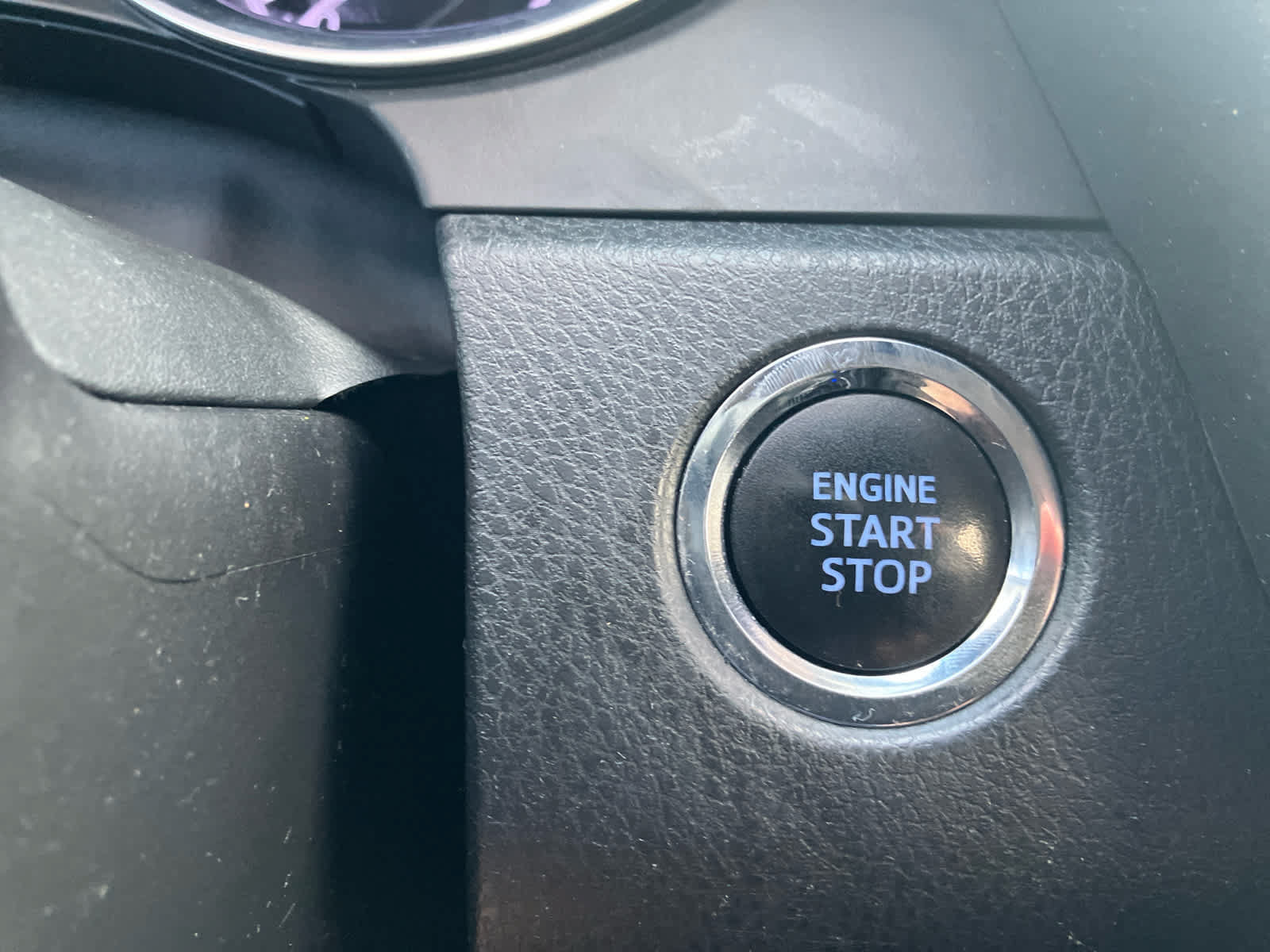 Used 2020 Toyota Camry SE w/ Convenience Package FWD image 26