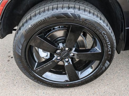 New 2026 Land Rover Defender 110 X-Dynamic SE image 13