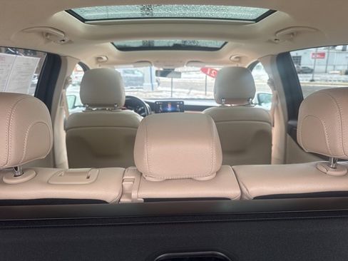 Used 2021 Mercedes-Benz GLC 300 4MATIC image 11