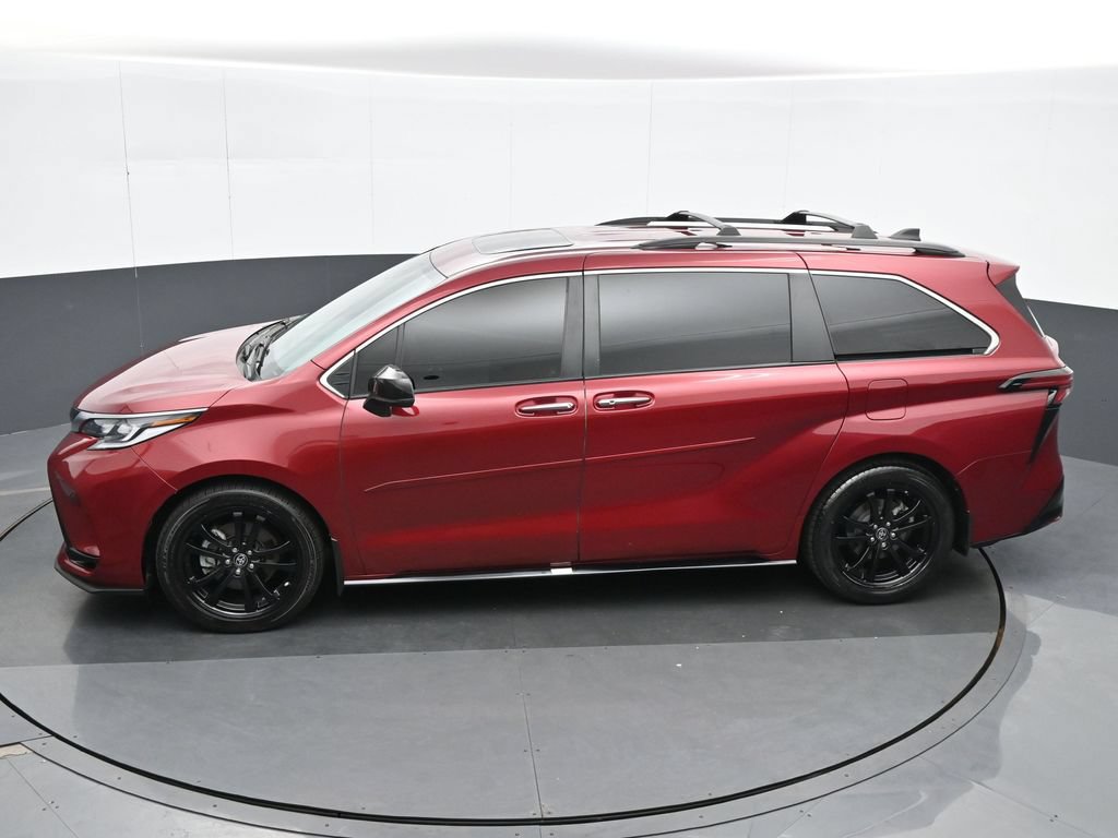 Used 2024 Toyota Sienna XSE FWD image 21