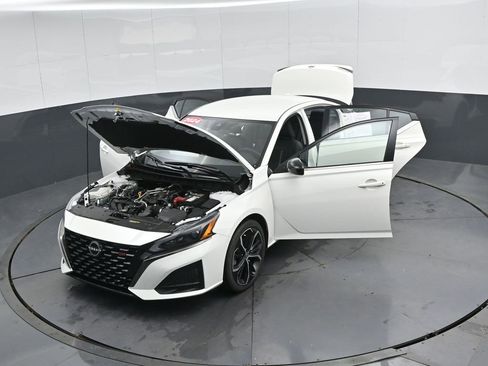 Used 2024 Nissan Altima 2.5 SR image 47