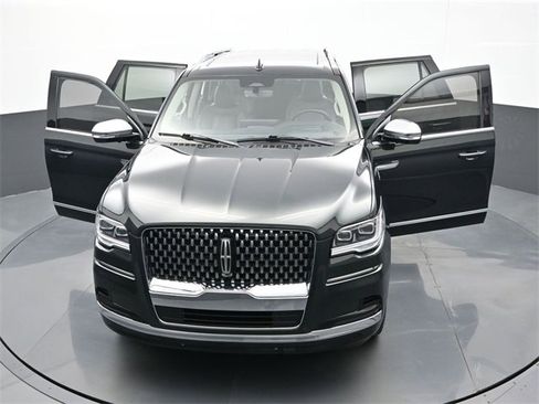 Used 2022 Lincoln Navigator Black Label image 32