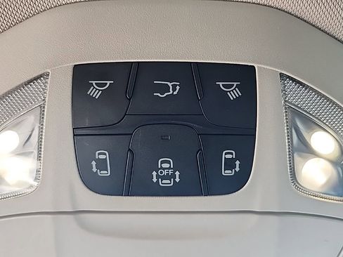 Used 2023 Chrysler Pacifica Touring-L image 37