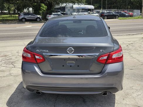 Used 2017 Nissan Altima 2.5 SL w/ Moonroof Package FWD image 5