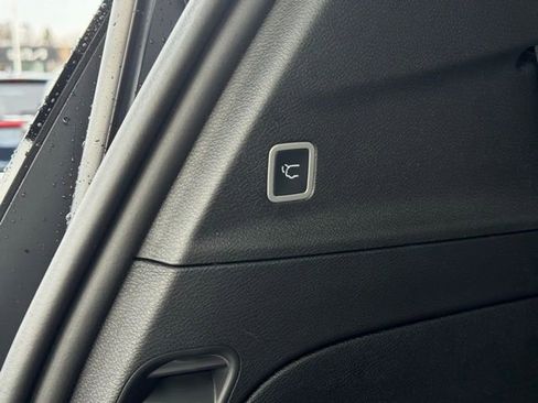 New 2026 Chrysler Pacifica Limited w/ Uconnect Theater Family Group image 11