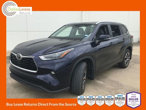 Used 2022 Toyota Highlander XLE AWD/4WD image 1