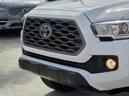 Used 2022 Toyota Tacoma TRD Off-Road w/ Technology Package image 9