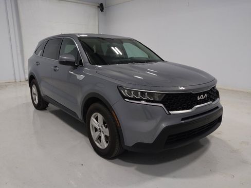 Used 2023 Kia Sorento LX image 13