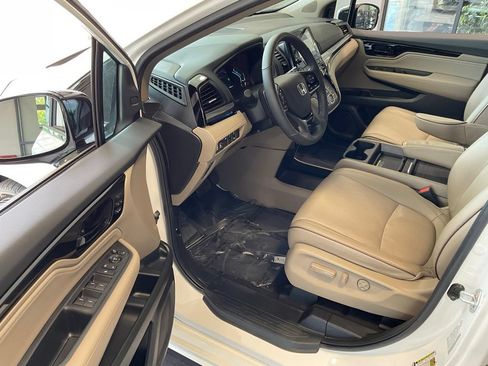 Used 2024 Honda Odyssey Elite image 9