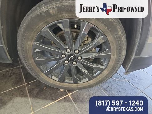 Used 2023 Chevrolet Traverse RS FWD image 4