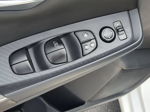 Used 2024 Nissan Sentra SV FWD image 13