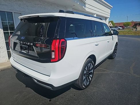 Used 2025 Ford Expedition Platinum w/ Driver's Package AWD/4WD image 4