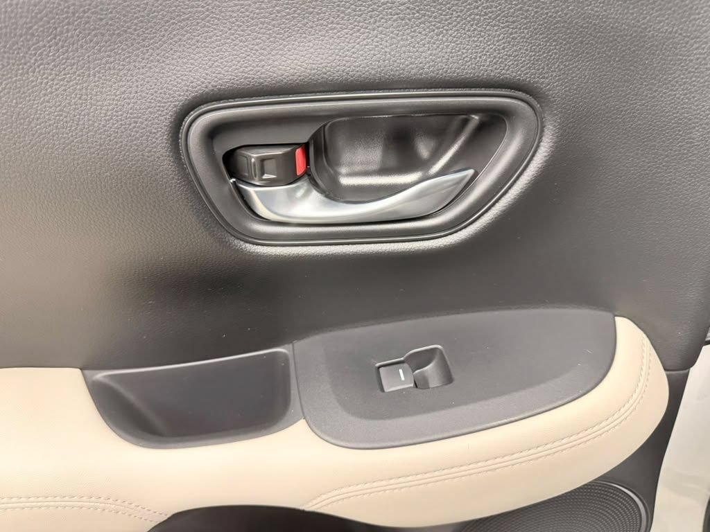 Certified 2025 Honda HR-V LX image 33