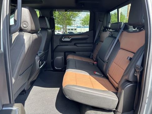 Used 2023 Chevrolet Silverado 1500 High Country w/ High Country Premium Package AWD/4WD image 13