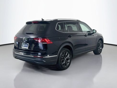 Used 2022 Volkswagen Tiguan SE w/ Panoramic Sunroof Package AWD/4WD image 9