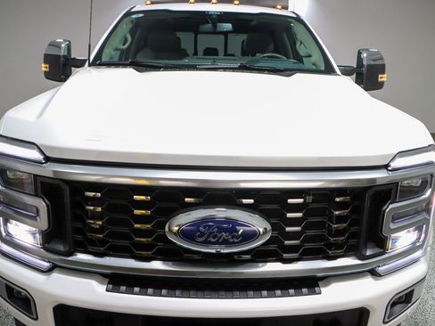 Used 2025 Ford F450 Platinum w/ Platinum Plus Package image 4