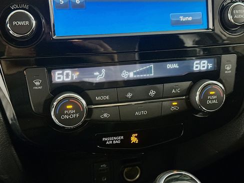 Used 2017 Nissan Rogue SV w/ SV Premium Package image 22