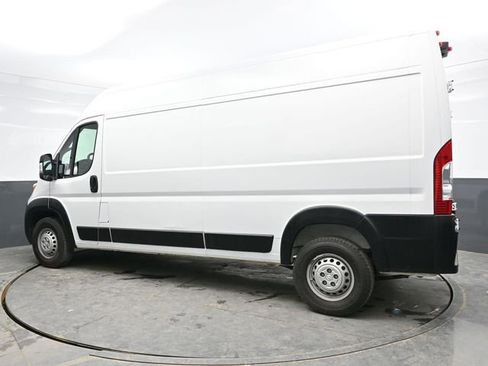Used 2025 RAM ProMaster 2500 w/ Convenience Group image 4